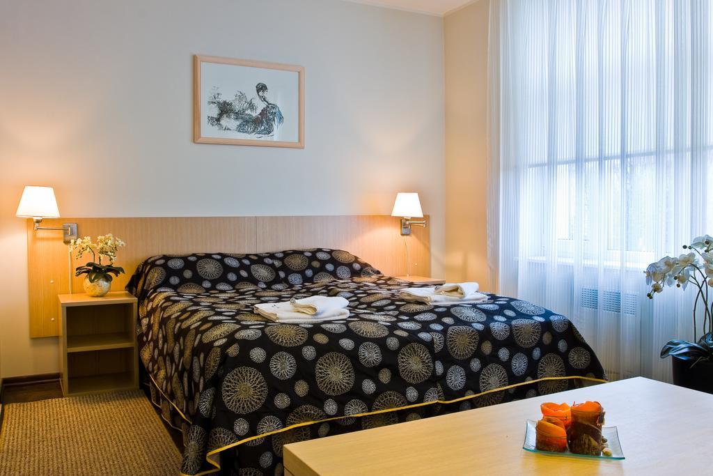Art Hotell รักเวเร ภายนอก รูปภาพ